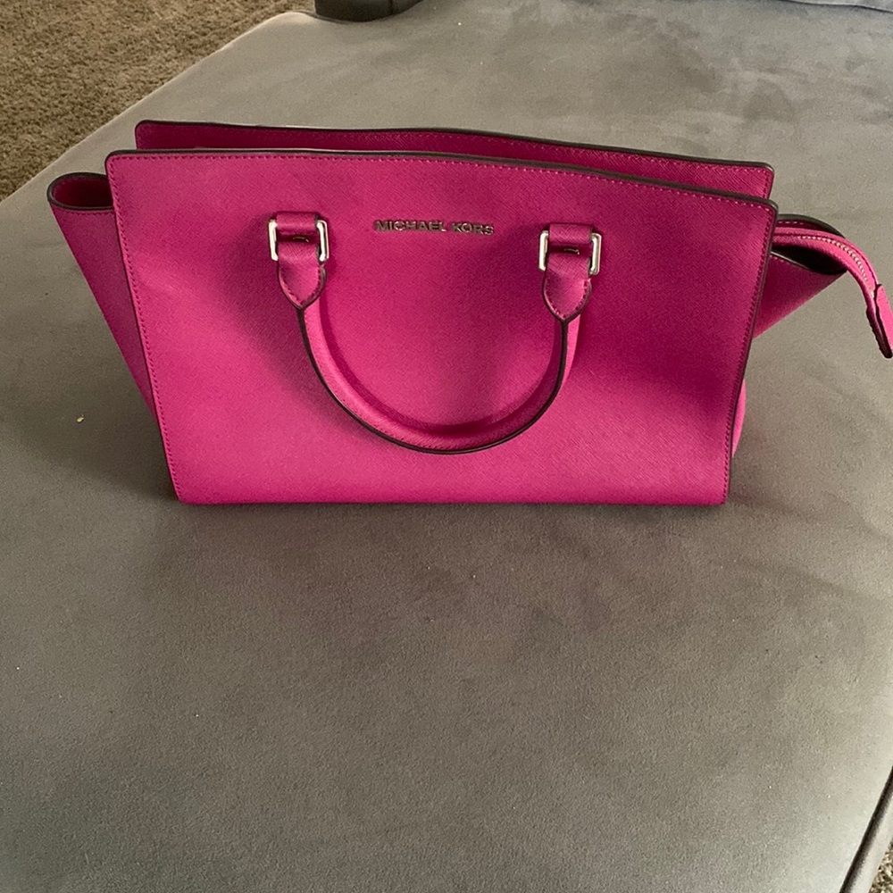 Structured Micheal Kors Handbag
